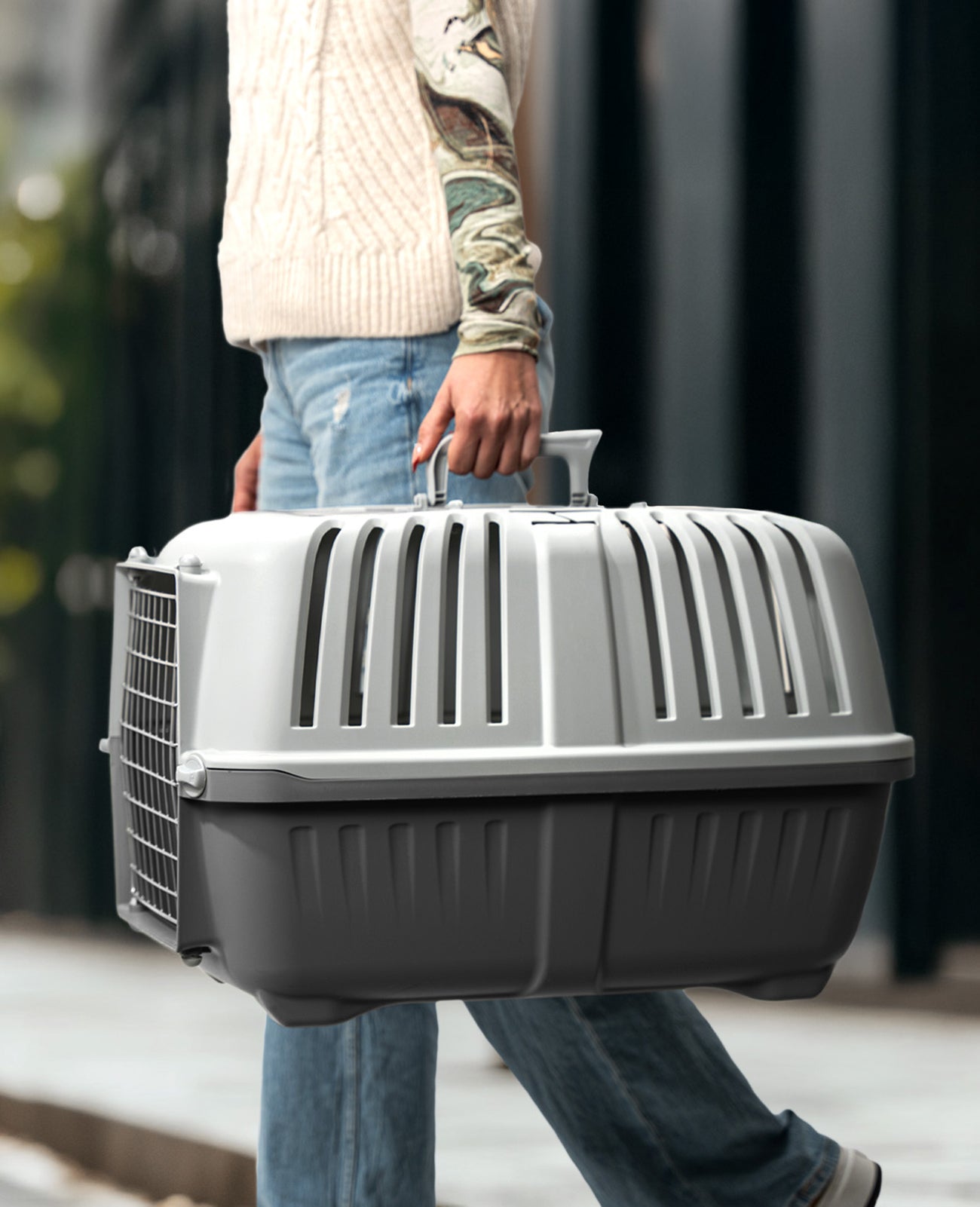 Transportbox aus recyceltem Kunststoff mit Metallgitter