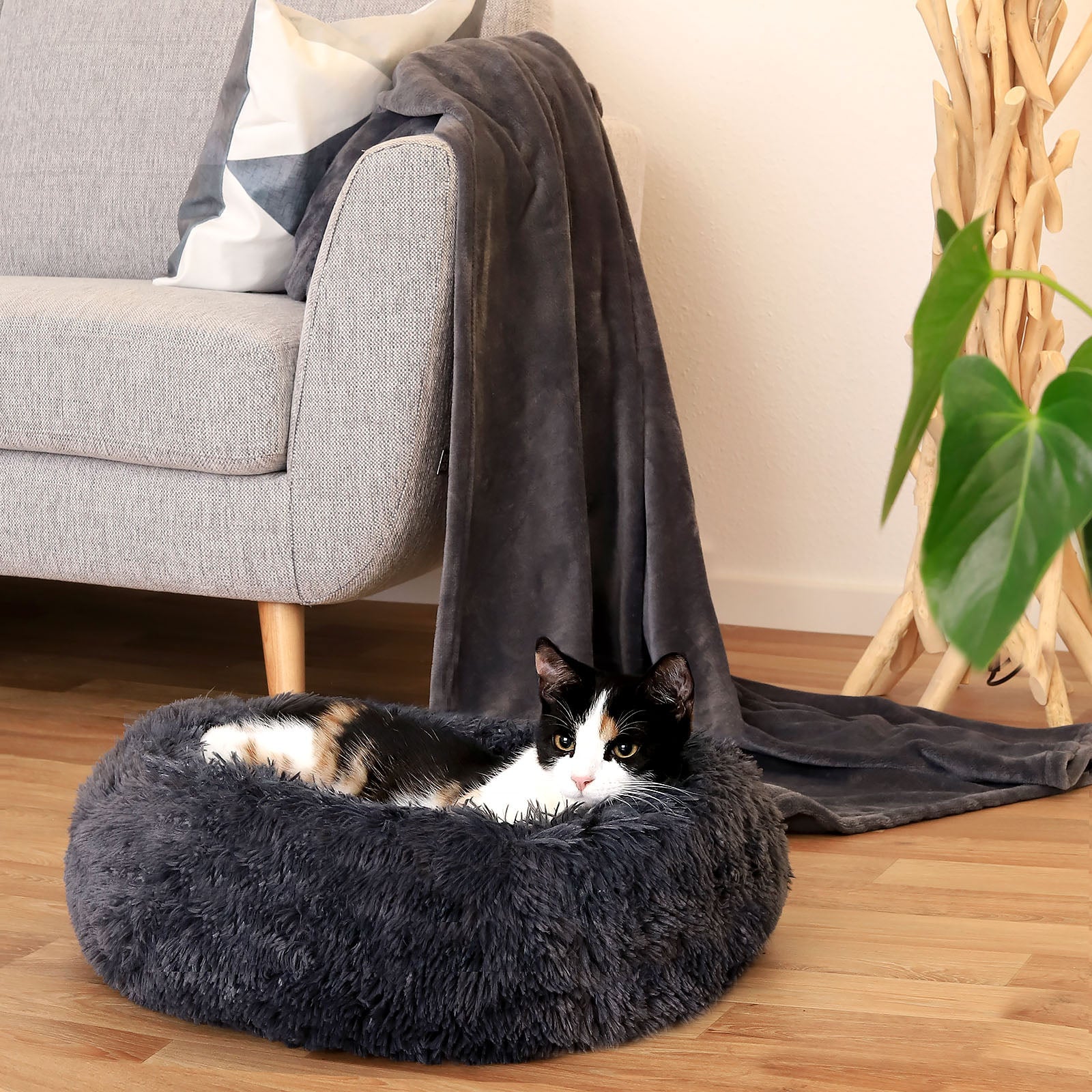 Rundes Katzenbett in Donutform aus Plüsch