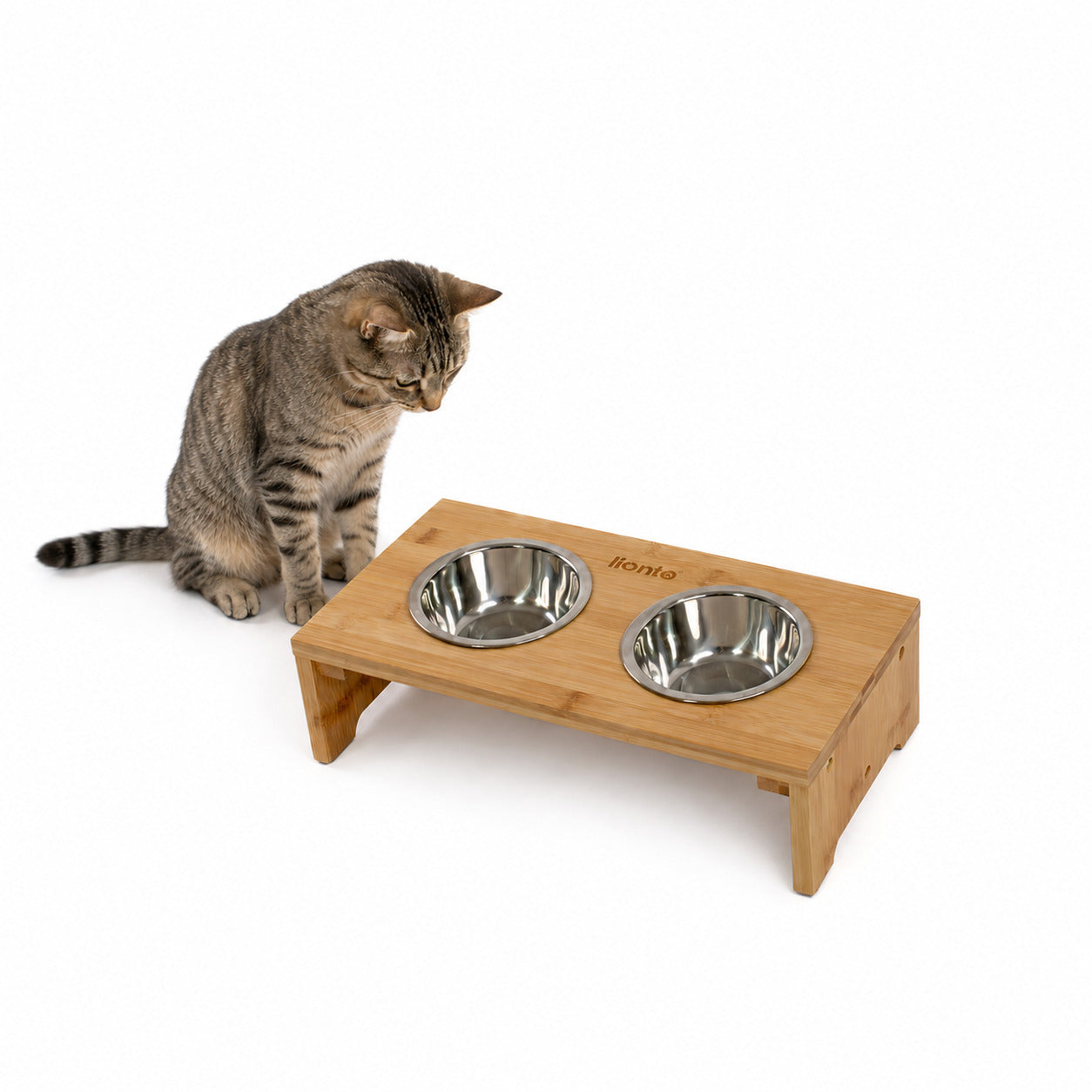 Erhöhte Futterstation aus Bambus